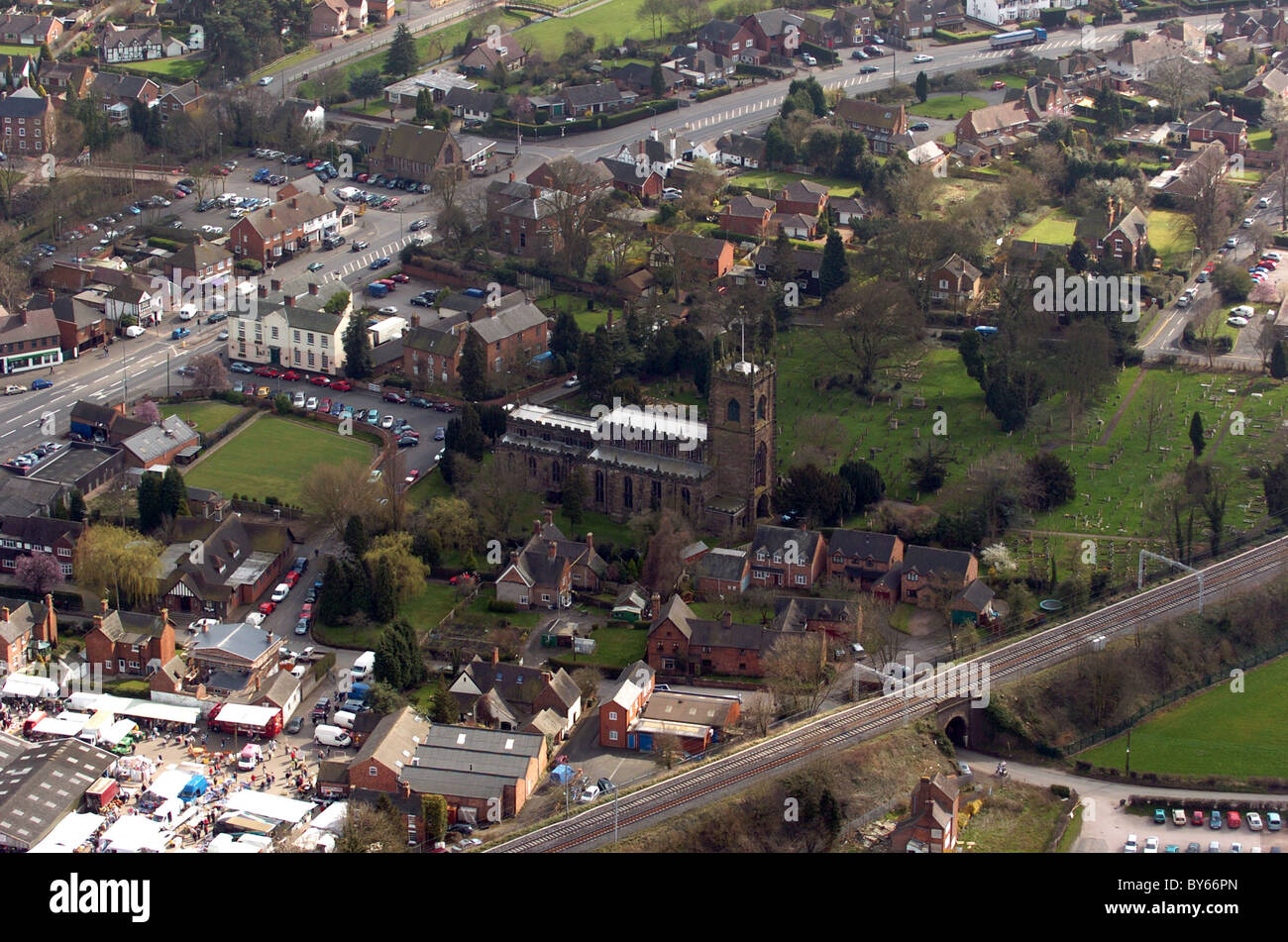 Luftbild von Penkridge und Kirche am Markttag 2007 Stockfoto