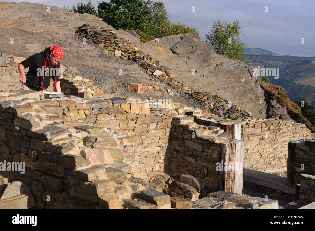 Archäologen arbeiten die "Domus" (1. AD) archäologische Stätte 'Chao Samartin' Asturien Spanien Stockfoto