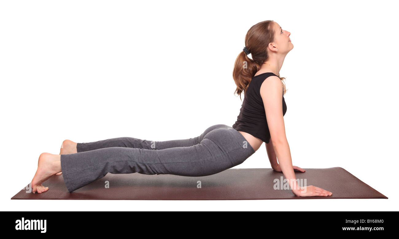 Isolierte Studioaufnahme einer Fit kaukasischen Frau hält die Urdhva Mukha Svanasana nach oben mit Blick auf Hund Yogaposition auf einer Übung Stockfoto