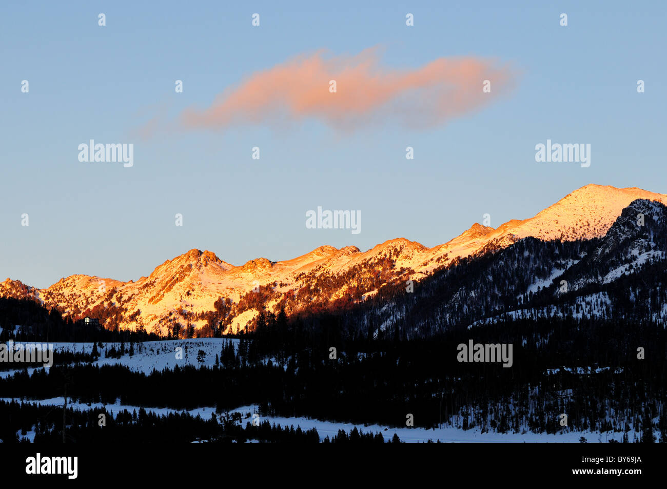 Goldenes Licht über die Rocky Mountains. Big Sky, Montana, USA. Stockfoto