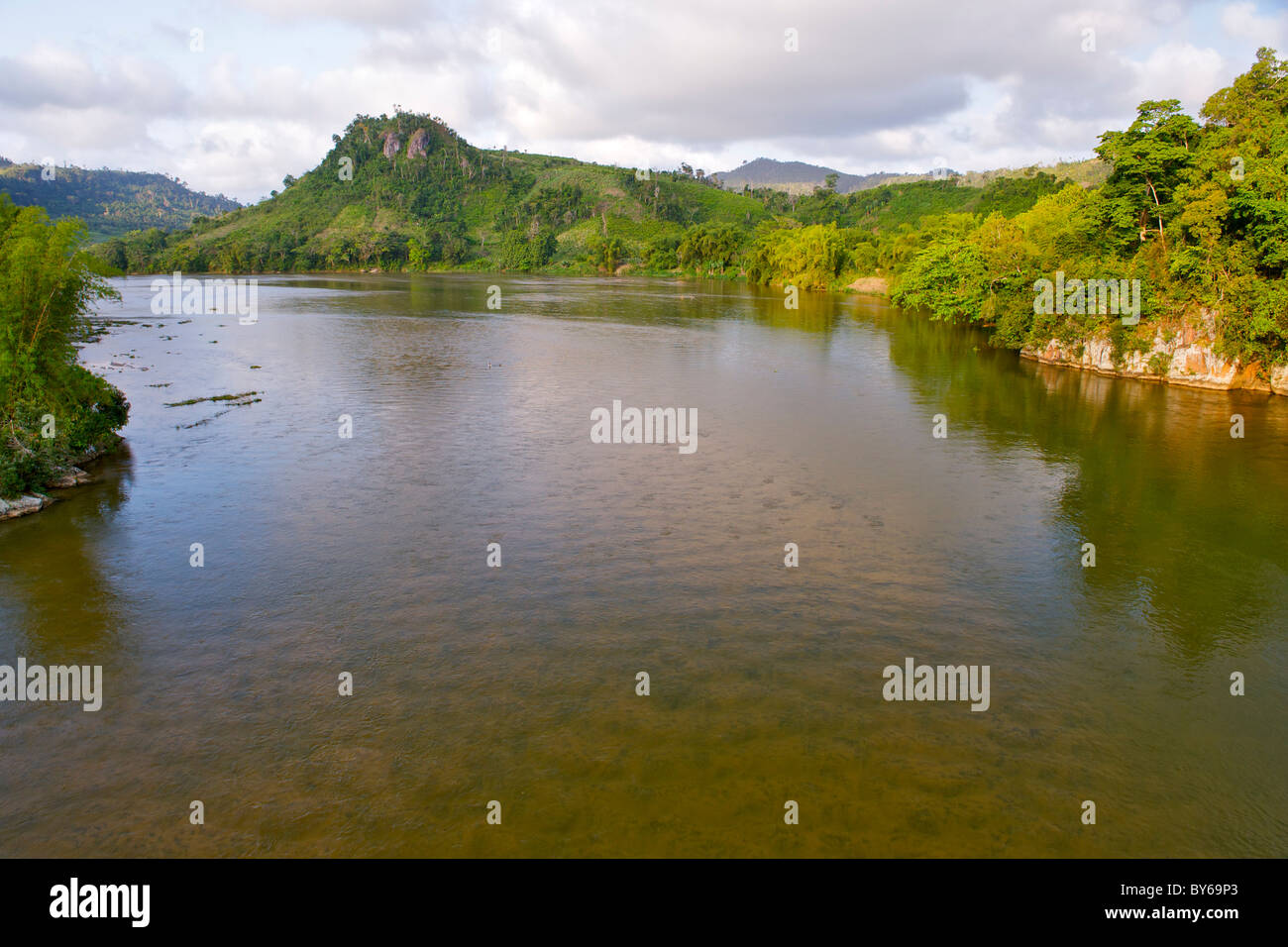 Fluss am Stadtrand von Sambava in der Provinz Antsiranana Nordosten Madagaskars. Stockfoto