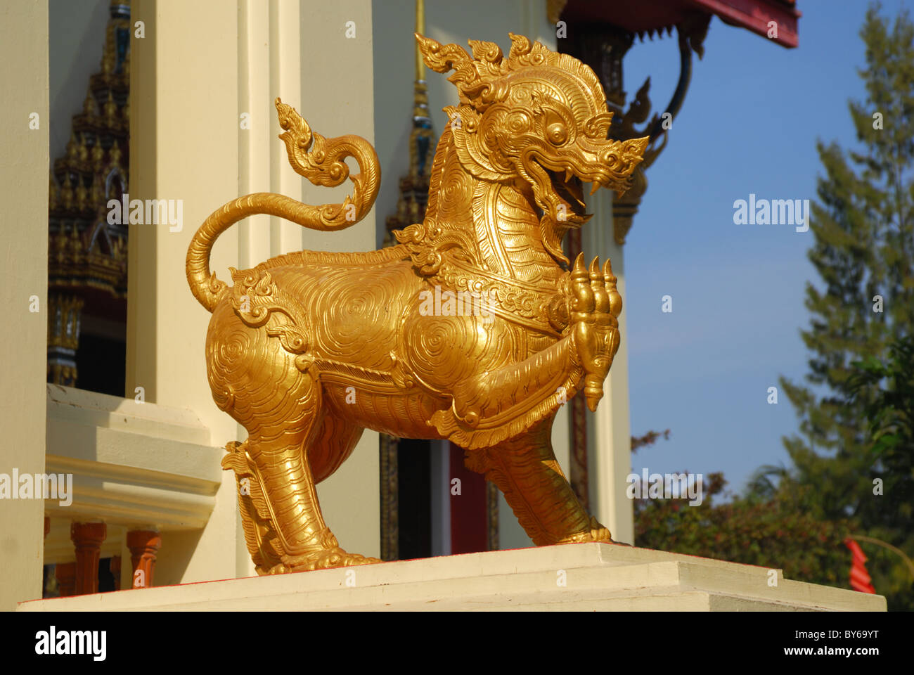 Ein "Singha" mythische Löwe an der Wat Pho Chai in Nong Khai, Thailand Stockfoto