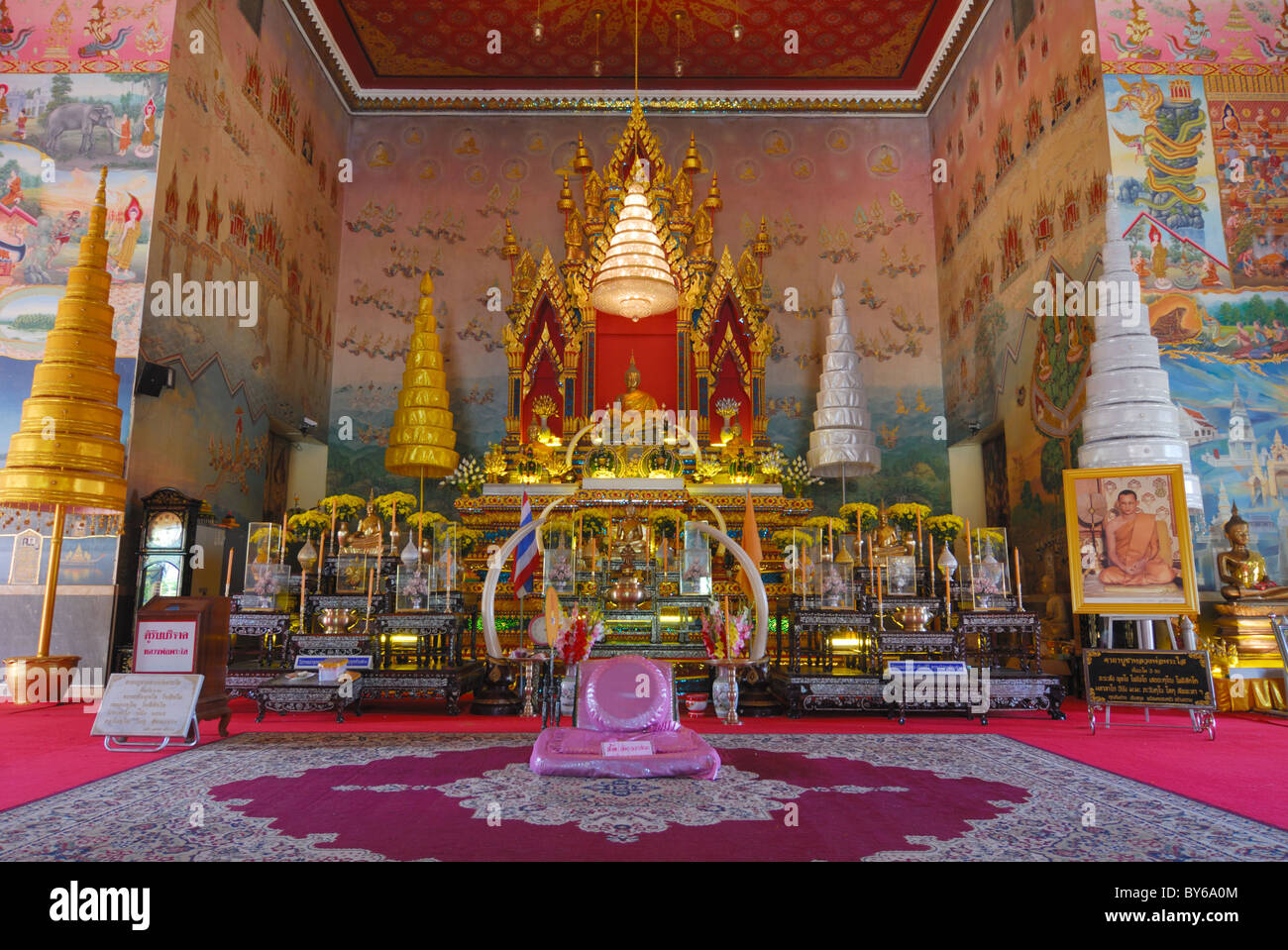 Das Innere des Wat Pho Chai bei Nong Khai in Thailand Stockfoto