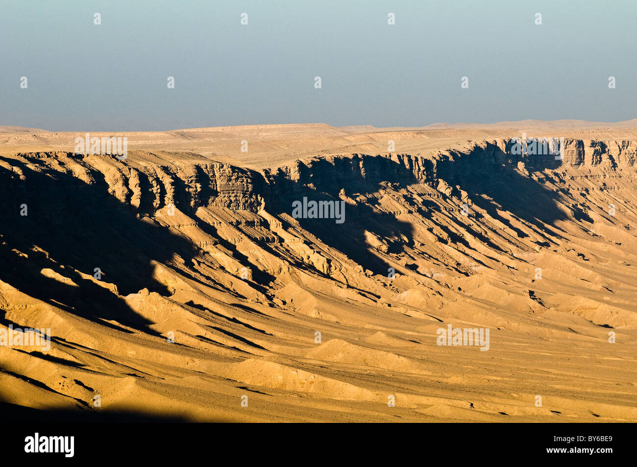 Dramatischen Wüstenlandschaften in Ramon-Krater, Negev-Wüste, Israel. Stockfoto