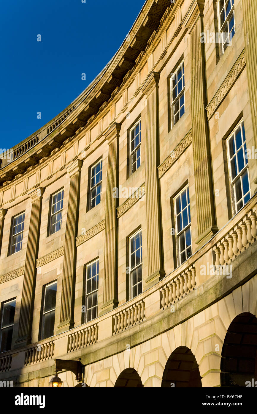 Der Halbmond (1780 – 1784) Buxton, Derbyshire. UK, Bath Royal Crescent von John Carr nachempfunden. Stockfoto