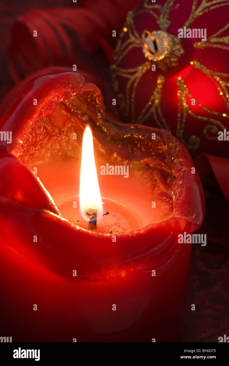 Kerzenschein mit Tand als Nahaufnahme Stockfoto