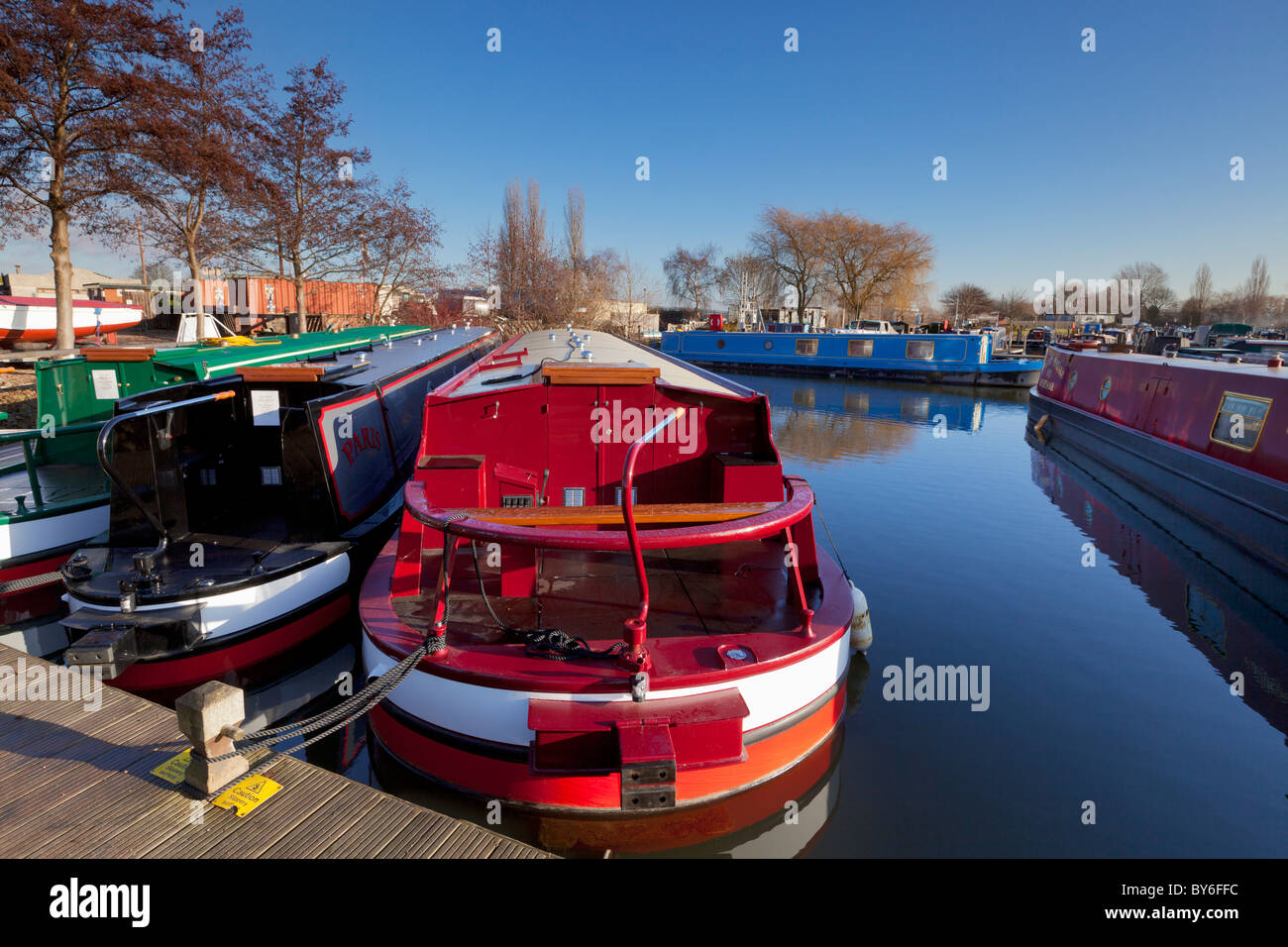 Schmale Boote im Yachthafen Sawley Derbyshire England UK GB EU Europa Stockfoto