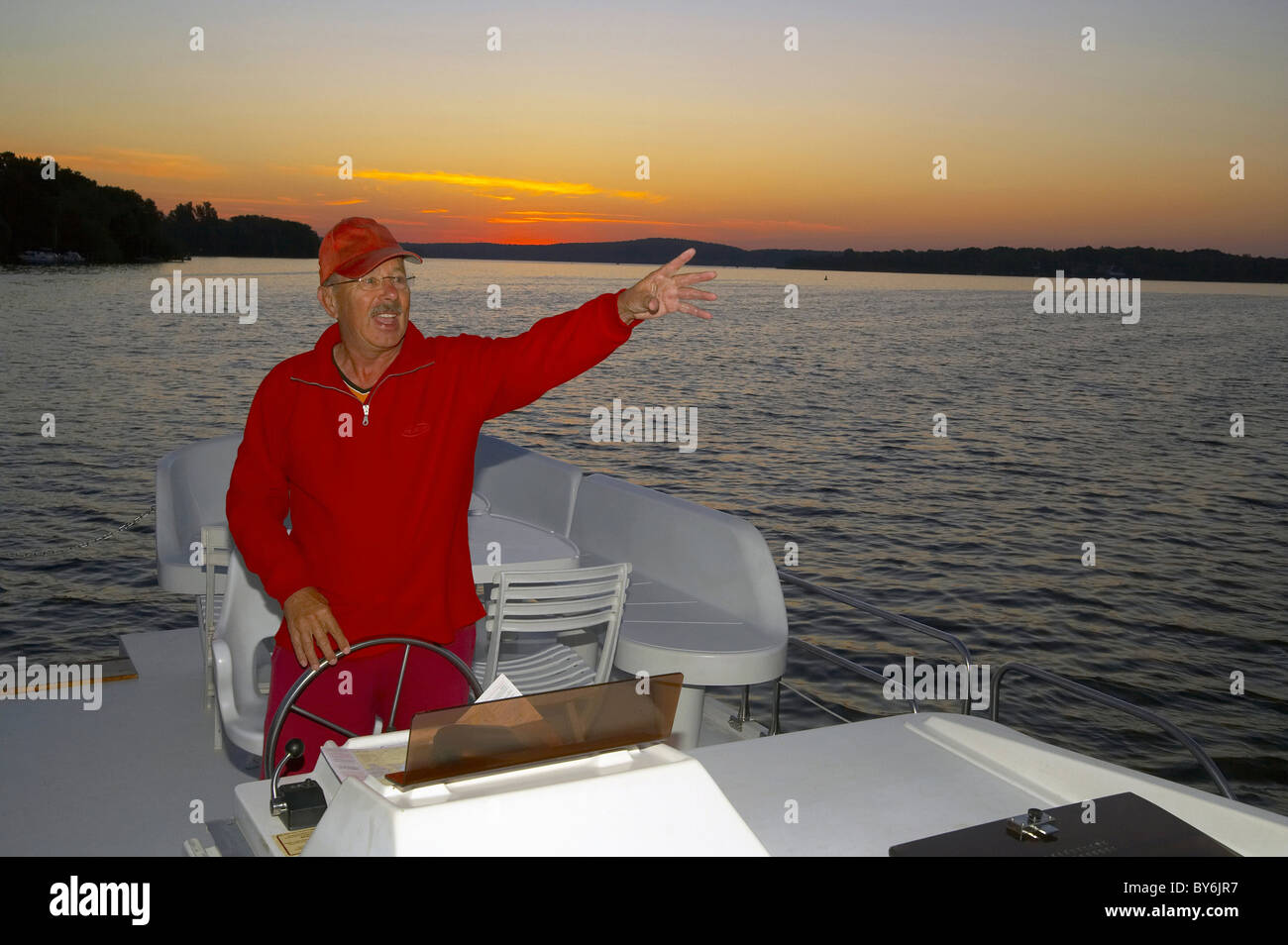 Mann auf einem Boot, See Wannsee, Berlin, Deutschland Stockfoto