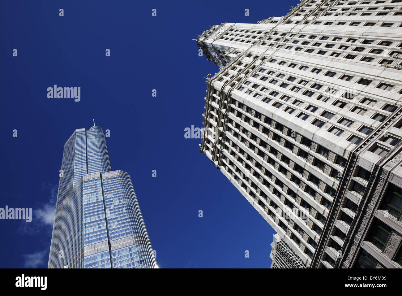 Trump Tower und Wrigley Building (v.l.), Chicago, Illinois, USA Stockfoto