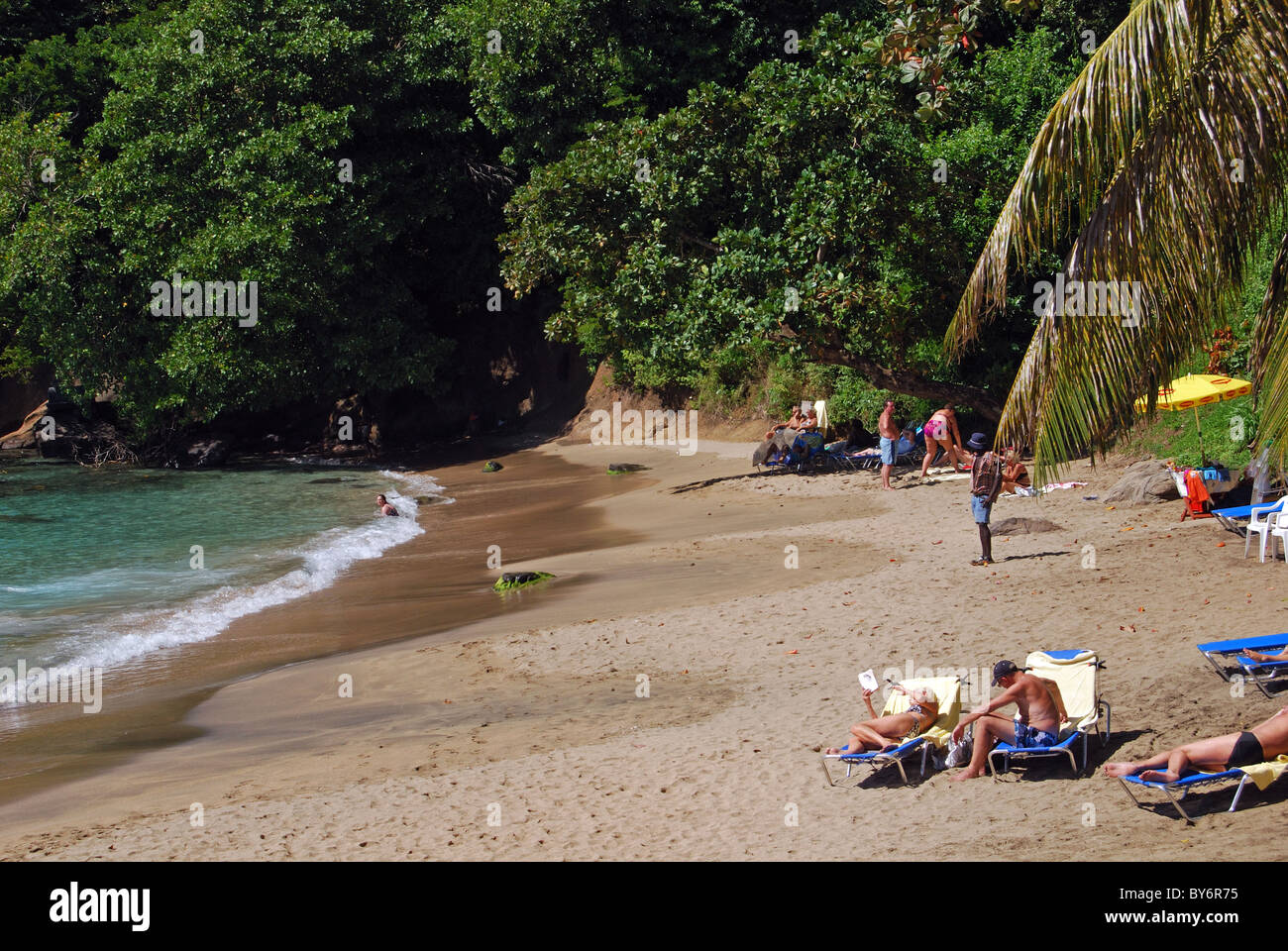 Blick entlang der Strand, Kingstown, St. Vincent und die Grenadinen, Karibik. Stockfoto