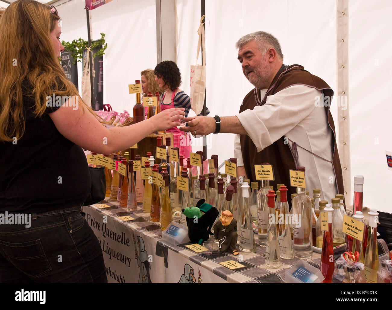 Stall Verkauf Luxus-Liköre auf jährlichen Festival of Food and Drink an Leyburn in North Yorkshire Stockfoto