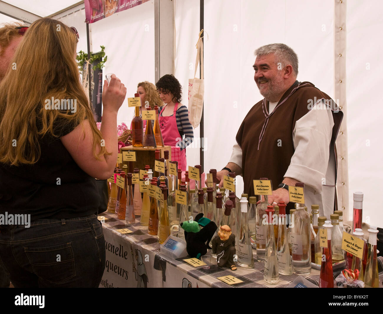 Stall Verkauf Luxus-Liköre auf jährlichen Festival of Food and Drink an Leyburn in North Yorkshire Stockfoto