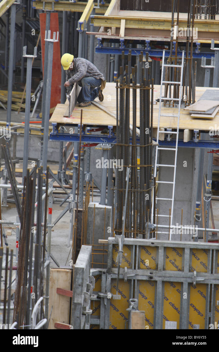 DEU, 20101109, Arbeiter auf einer Baustelle Copyright (c) Gerhard Leber Stockfoto