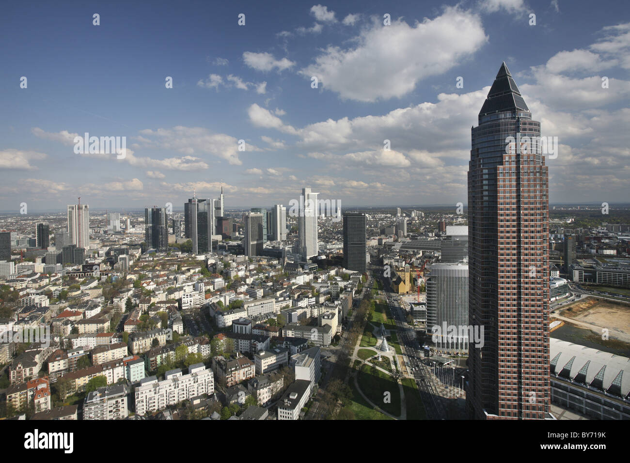Westend-Viertel, das Bankenviertel, Messeturm (rechts), Frankfurt Am Main, Hessen, Deutschland Stockfoto