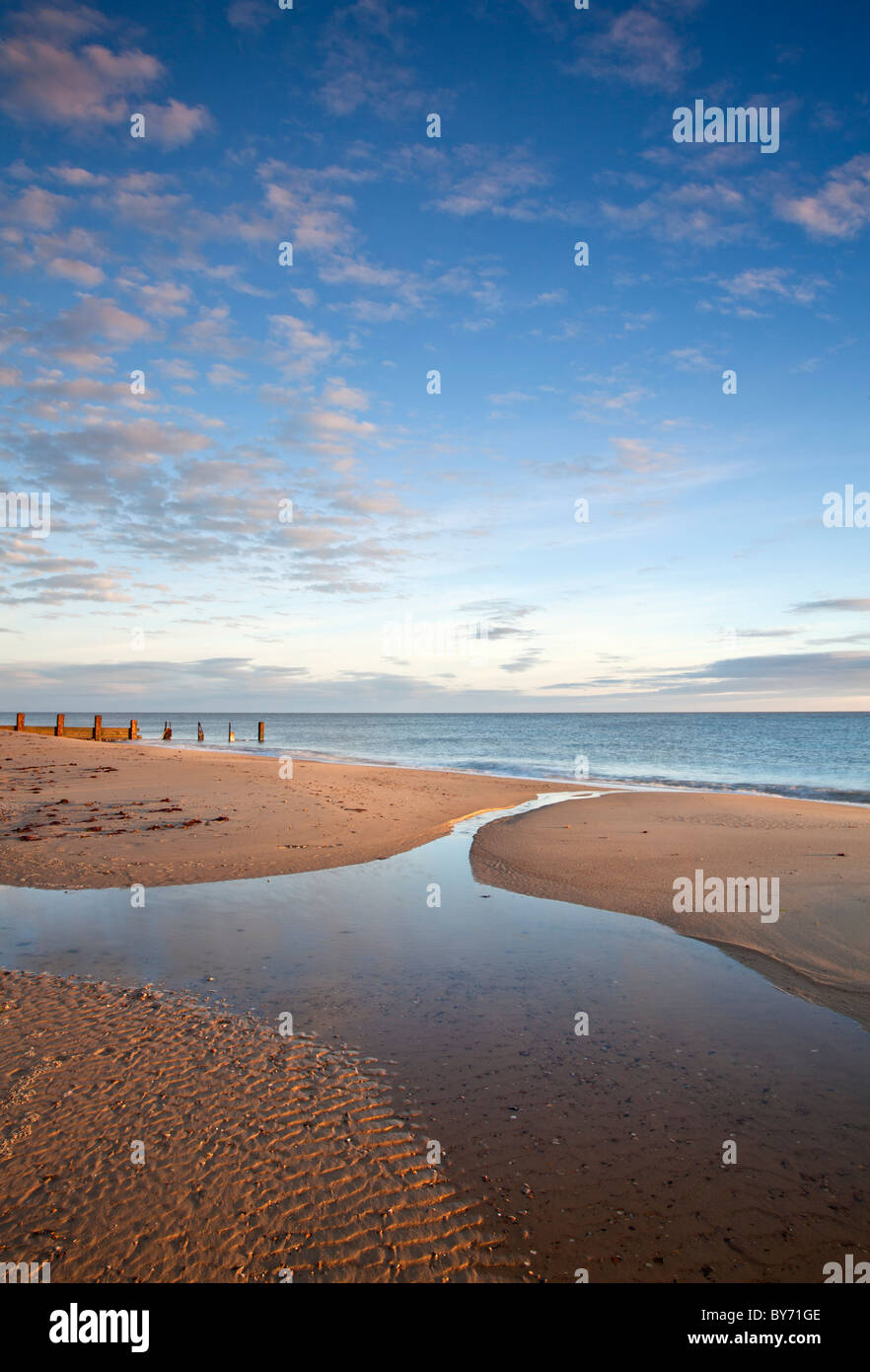 Horsey Strand an der ersten Ampel auf der Norfolk-Küste gefangen Stockfoto