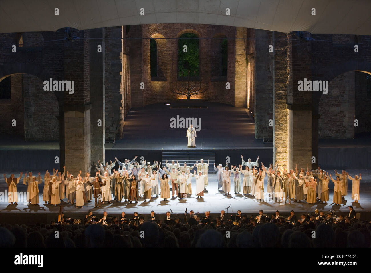 Aufführung der Oper Nabucco in der Stiftsruine Open-Air-Theater, Bad Hersfeld, Hessen, Deutschland, Europa Stockfoto