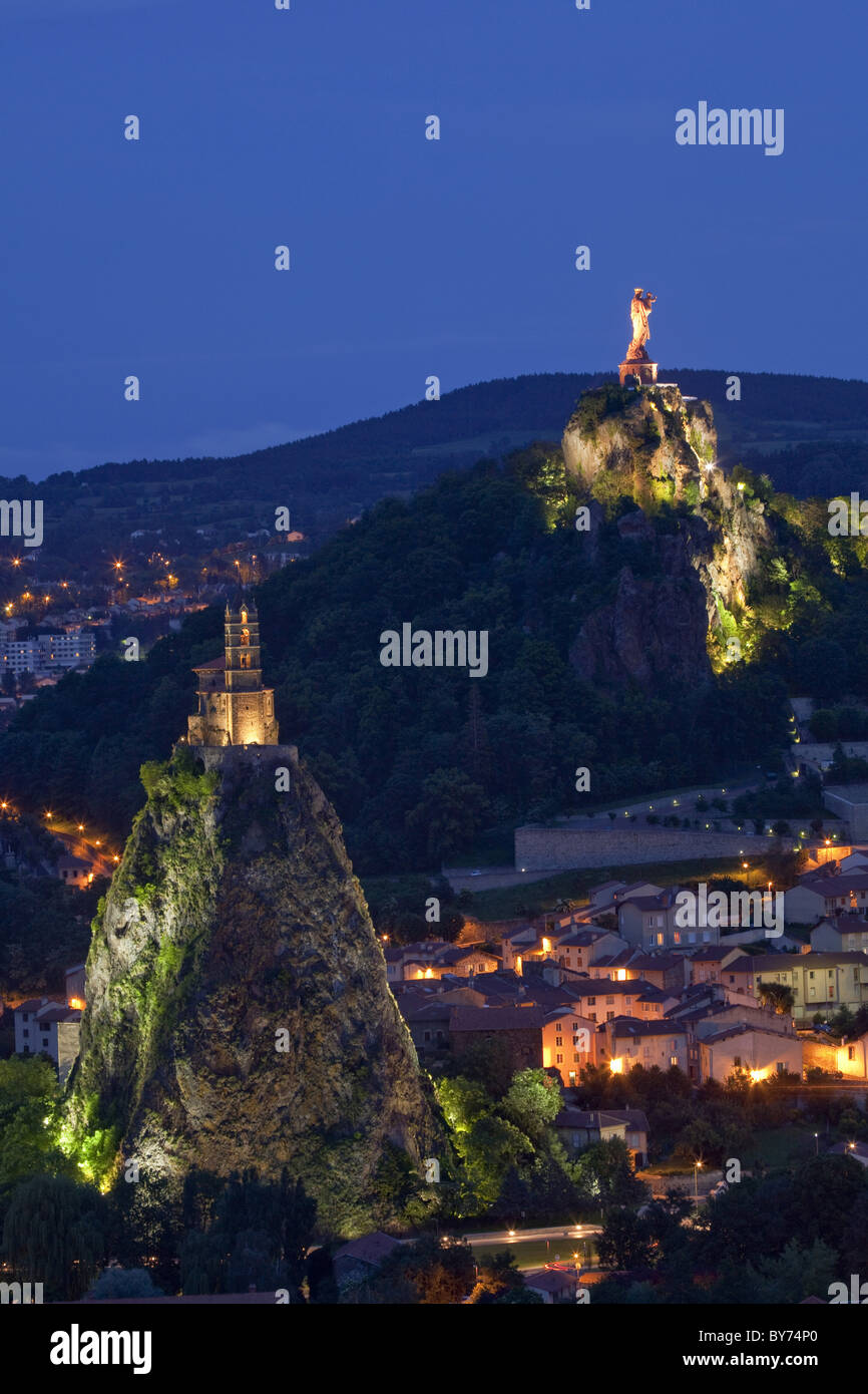 Le Puy-En-Velay in der Nacht, Via Podiensis, Jakobsweg, Jakobsweg, Pilgerweg, UNESCO-Weltkulturerbe, Europea Stockfoto