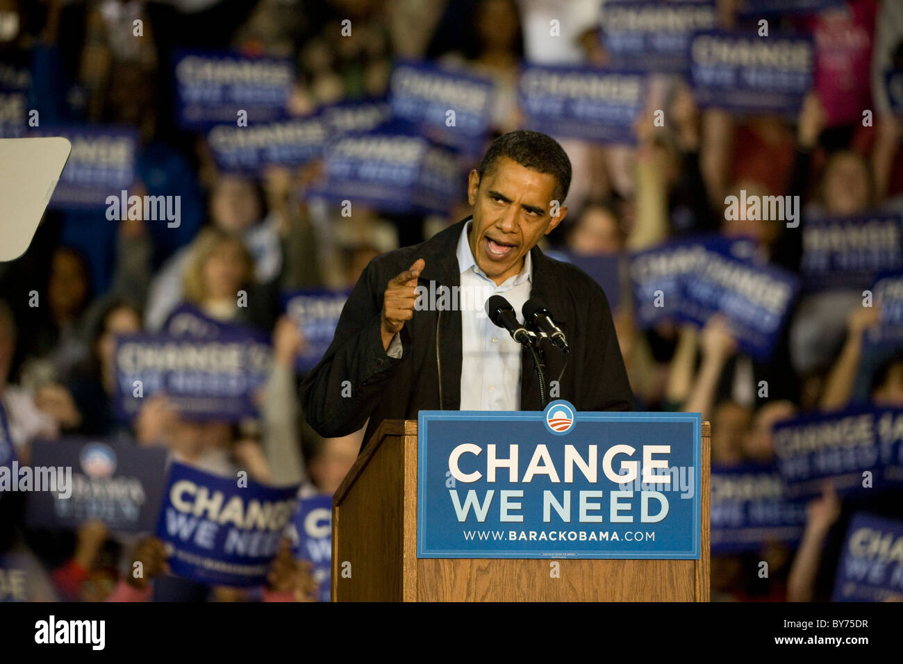 Präsident Obama bei einer Kundgebung an der University of Cincinnati in Cincinnati Ohio zwei Tage vor den Präsidentschaftswahlen 2008. Stockfoto