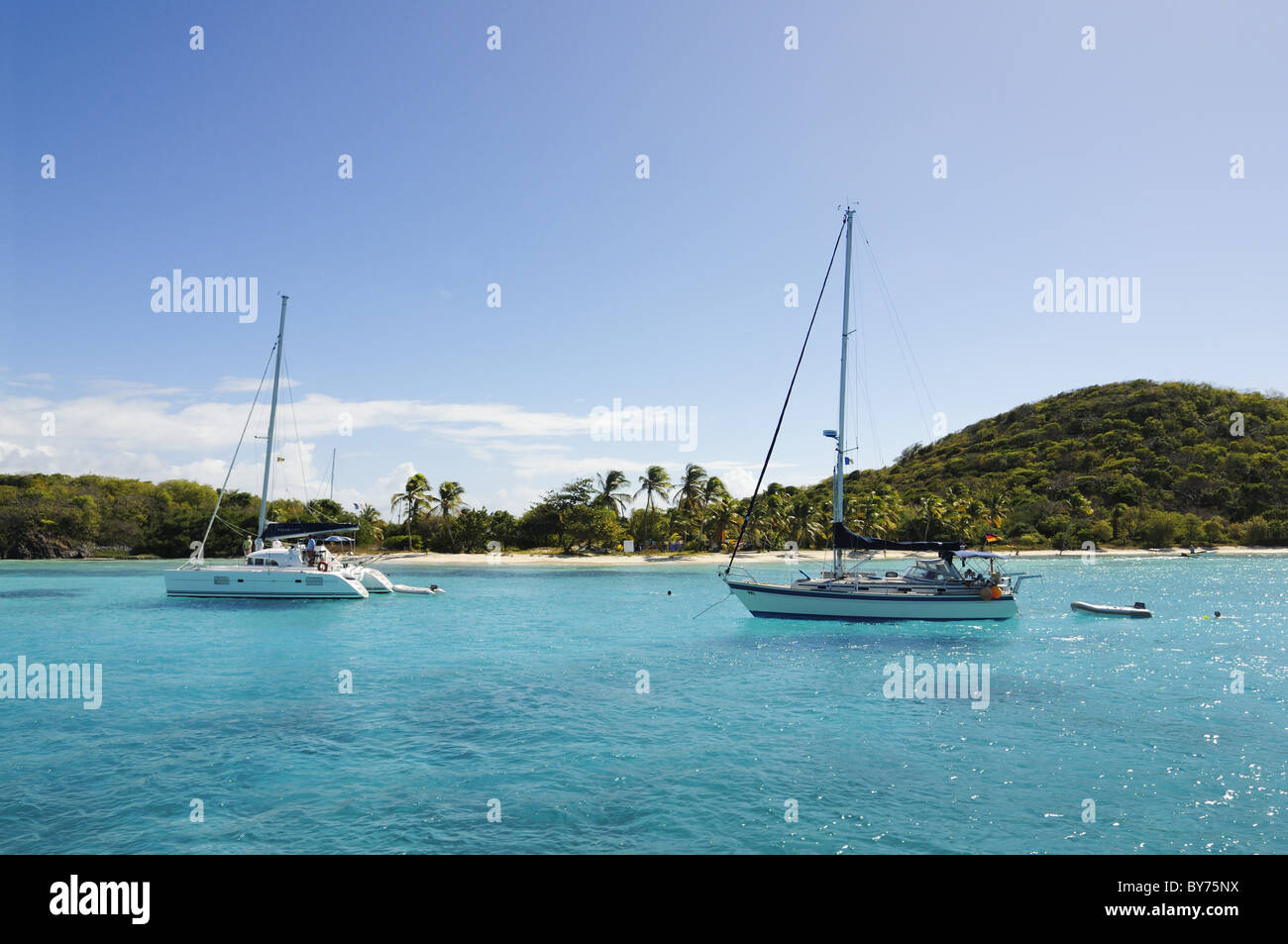 Segel, Saltwhistle Bay, Mayreau, Tobago Cays, Saint Vincent, Karibik Stockfoto