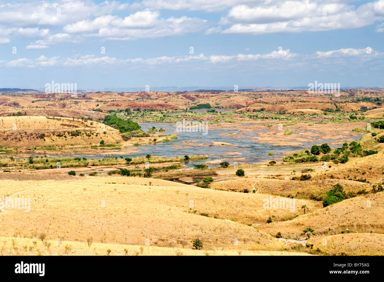 Ikopa-Fluss und Landschaft südlich von Maevatanana RN6 unterwegs im Norden von Madagaskar. Stockfoto