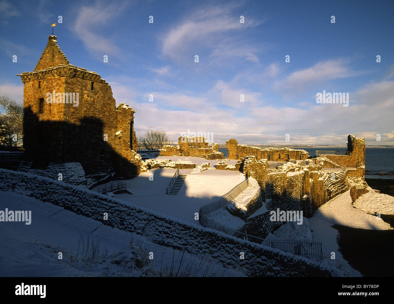 St Andrews Castle im Winter, Fife Stockfoto