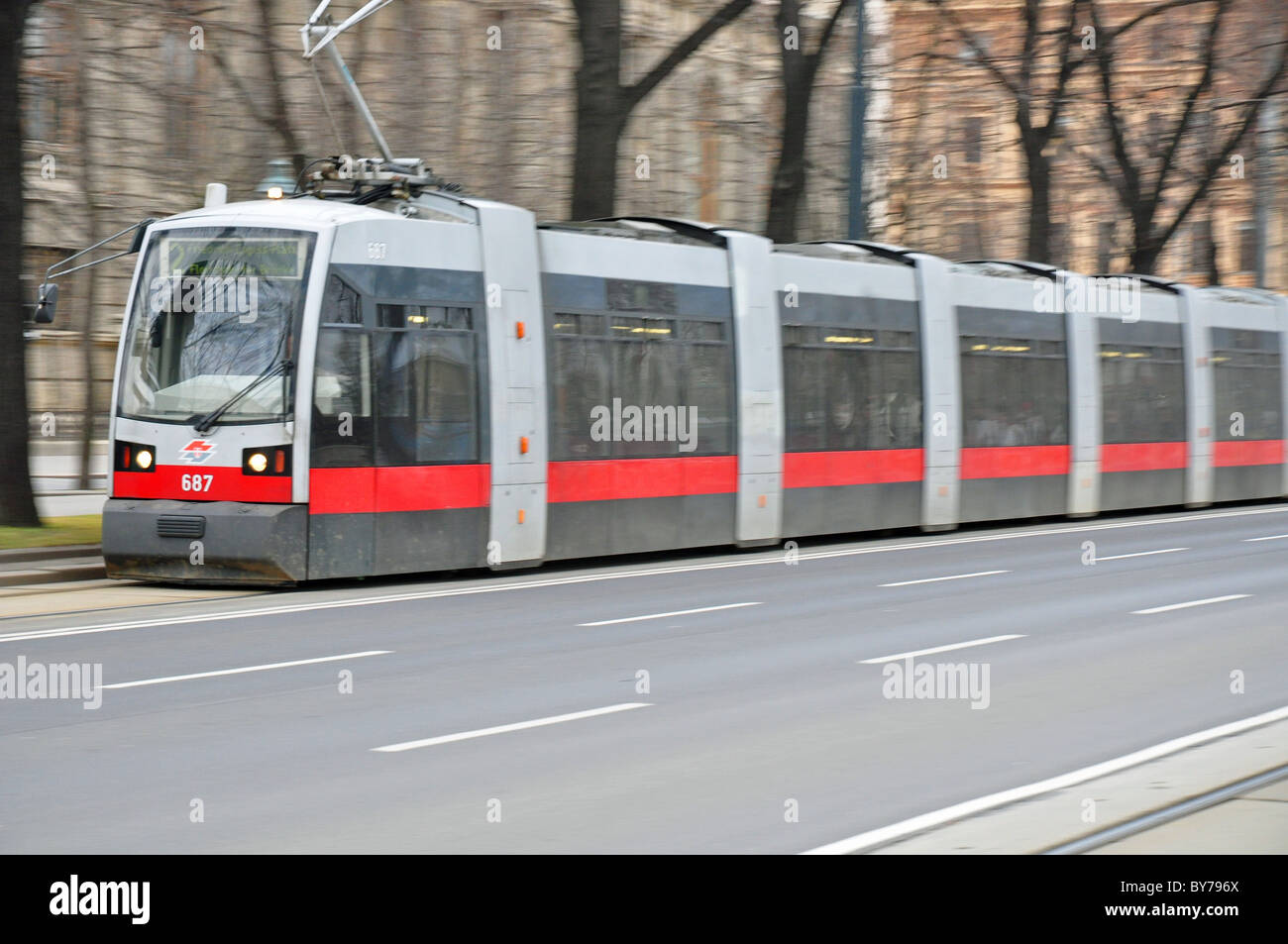 Wien, Österreich: Straßenbahn auf der Straße Stockfoto