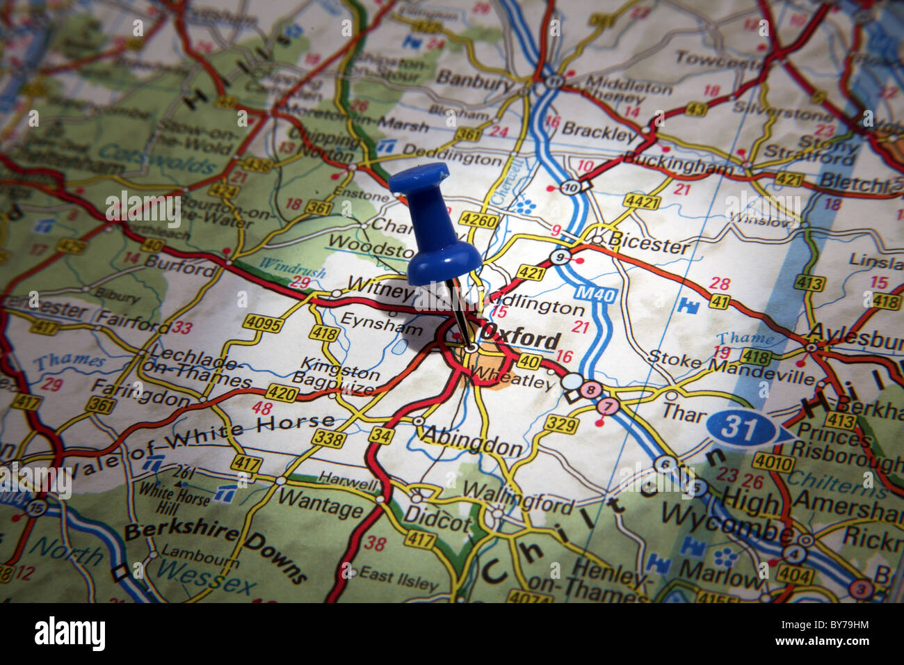 Karte-Pin zeigt die Stadt von Oxford, England auf einer Straßenkarte Stockfoto