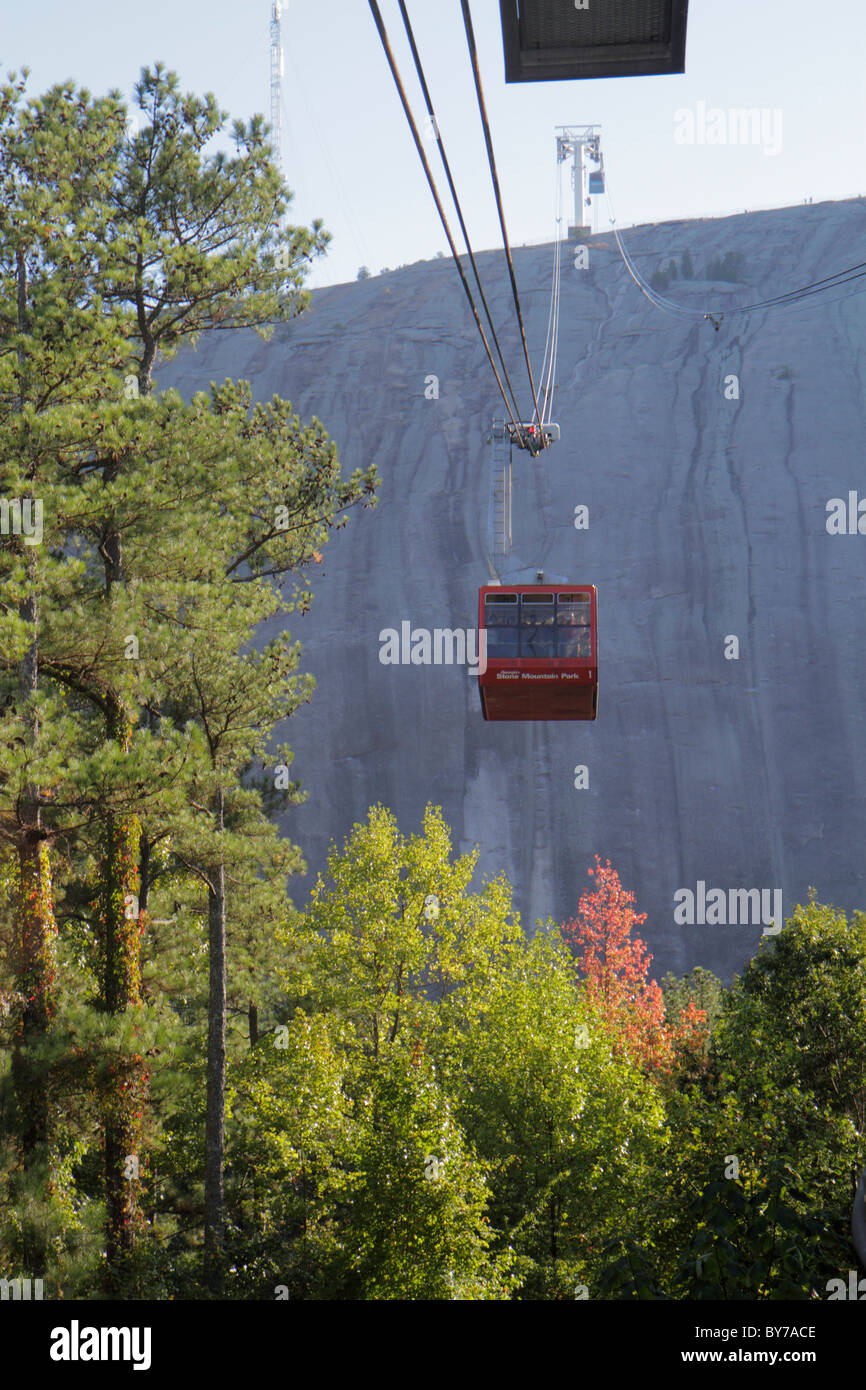 Atlanta Georgia, Stone Mountain Park, Quarzmonzonit, monadnock, Geologie, Gipfel, Skyride, Schweizer Seilbahn, Gondelbahn, Bäume, GA101009061 Stockfoto