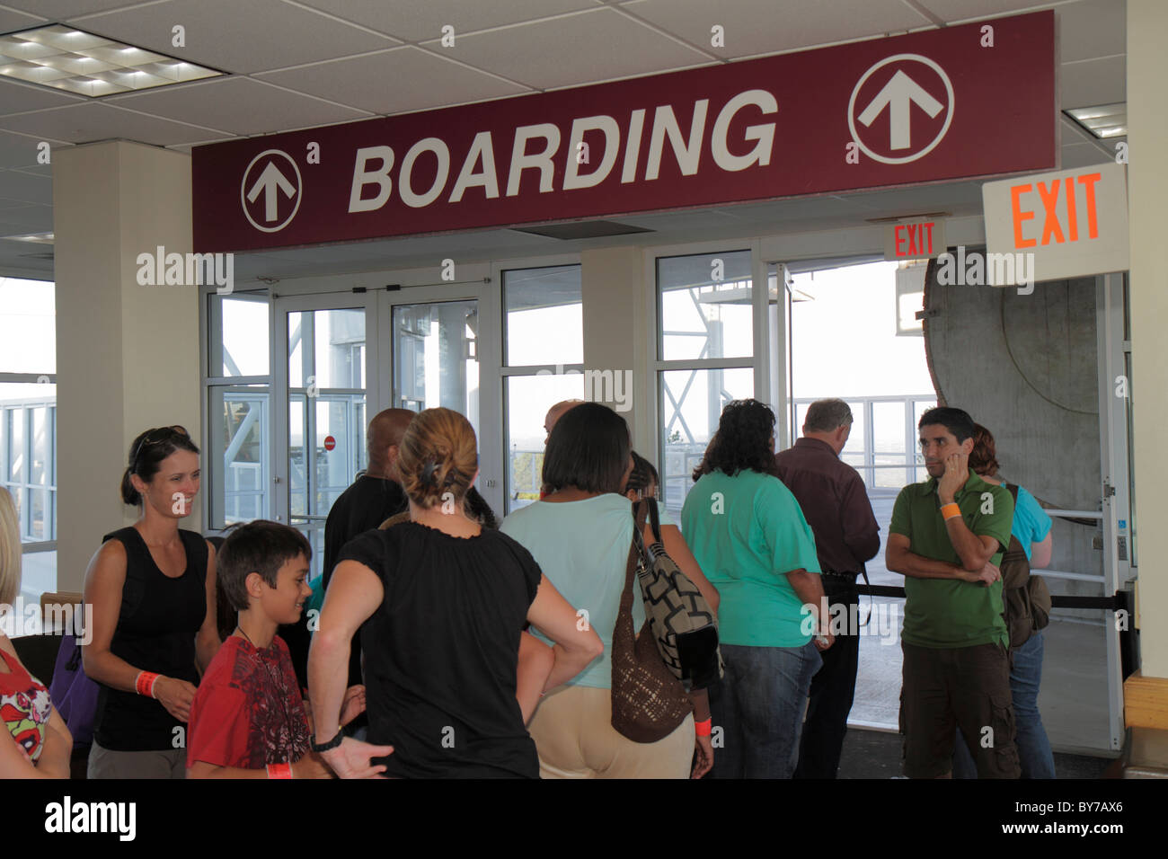 Atlanta Georgia, Stone Mountain Park, Quarzmonzonit, monadnock, Geologie, Gipfel, Skyride, Schweizer Seilbahnen, Gondelbahn, Boarding Gate, Erwachsener, Mann Stockfoto