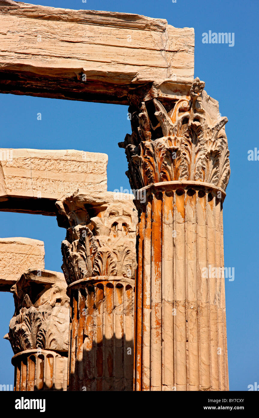 Spalte Hauptstädte der korinthischen Ordnung, vom Tempel des Olympischen Zeus in Athen, Griechenland Stockfoto