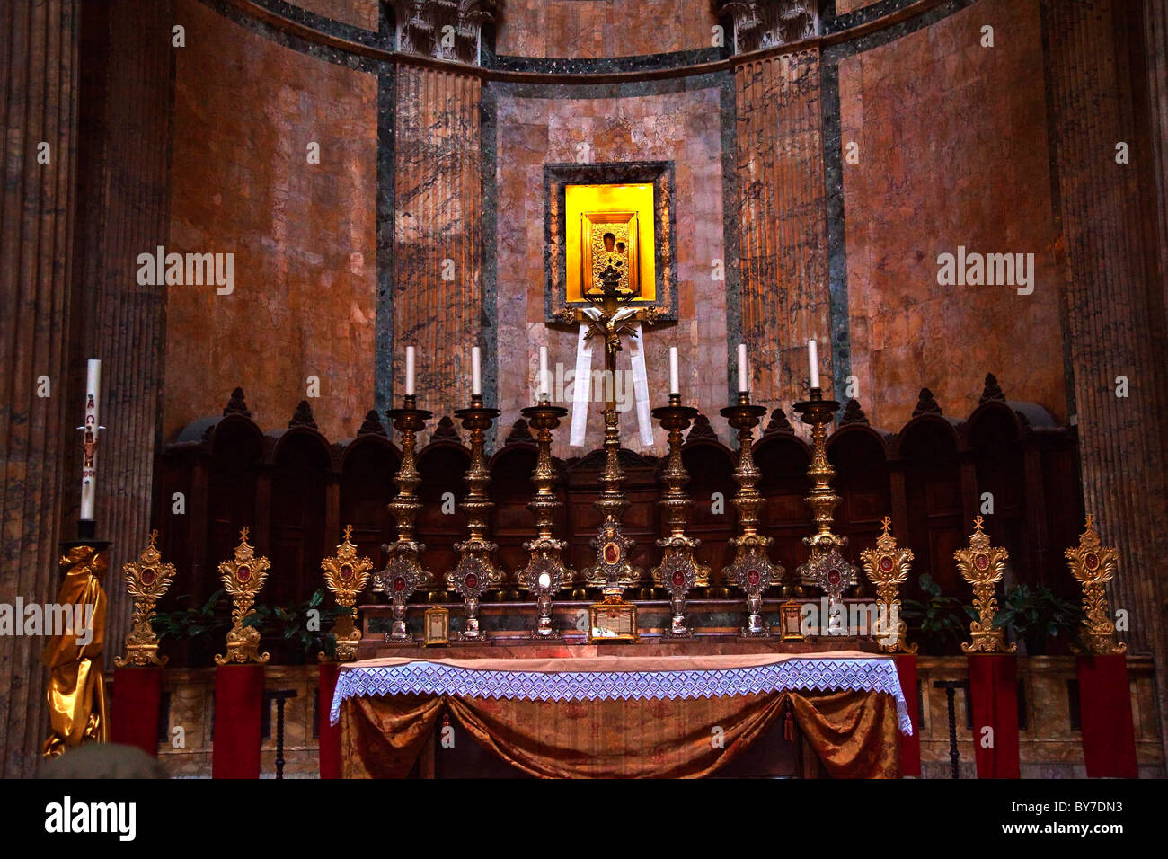 Altar Kerzen Gold Symbol Pantheon Rom Italien Stockfoto