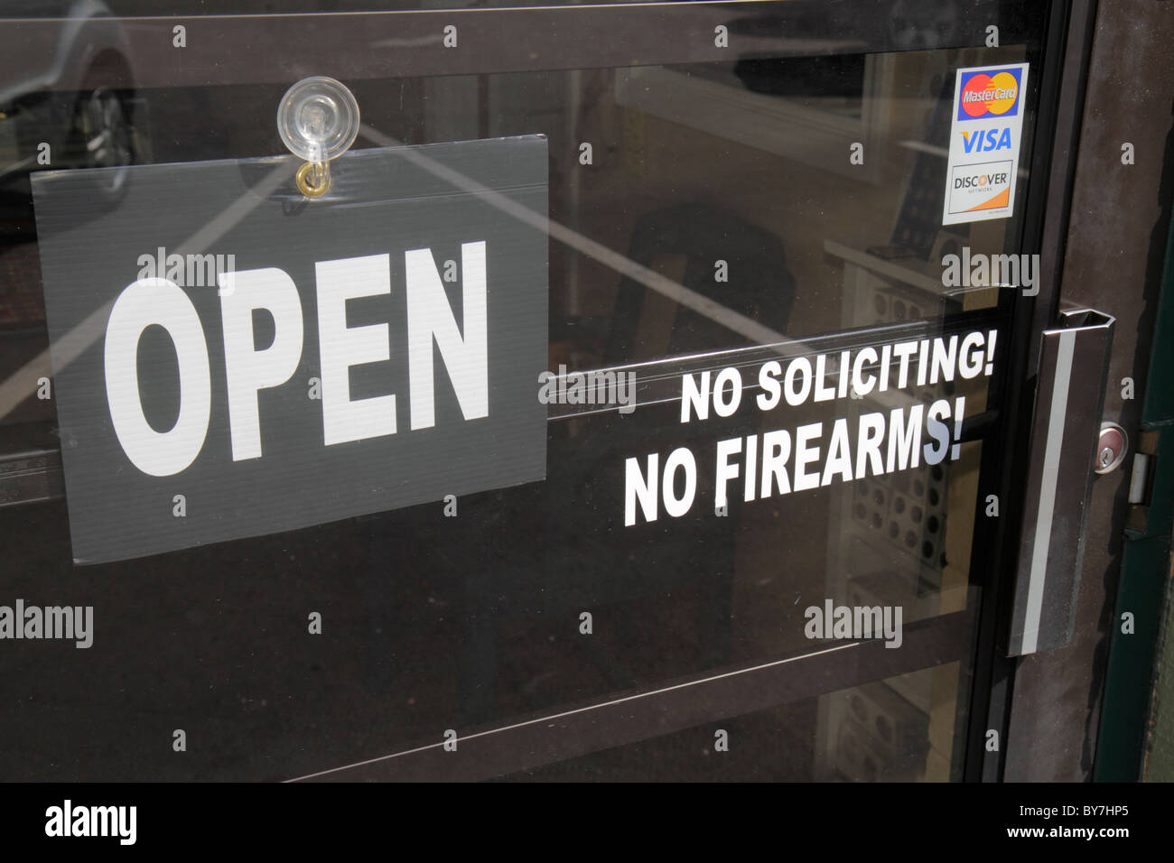 Tennessee Nashville, Tür, Eingang, Vorderseite, Warnschild, offen, Visum, keine Aufforderung, keine Schusswaffen, TN101011031 Stockfoto