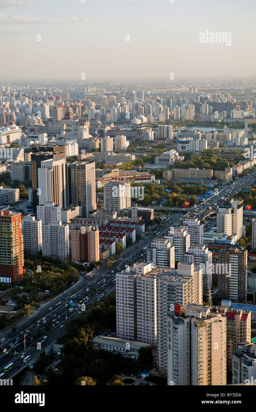 Blick auf Peking Straße aus der zentrale Fernsehturm Stockfoto