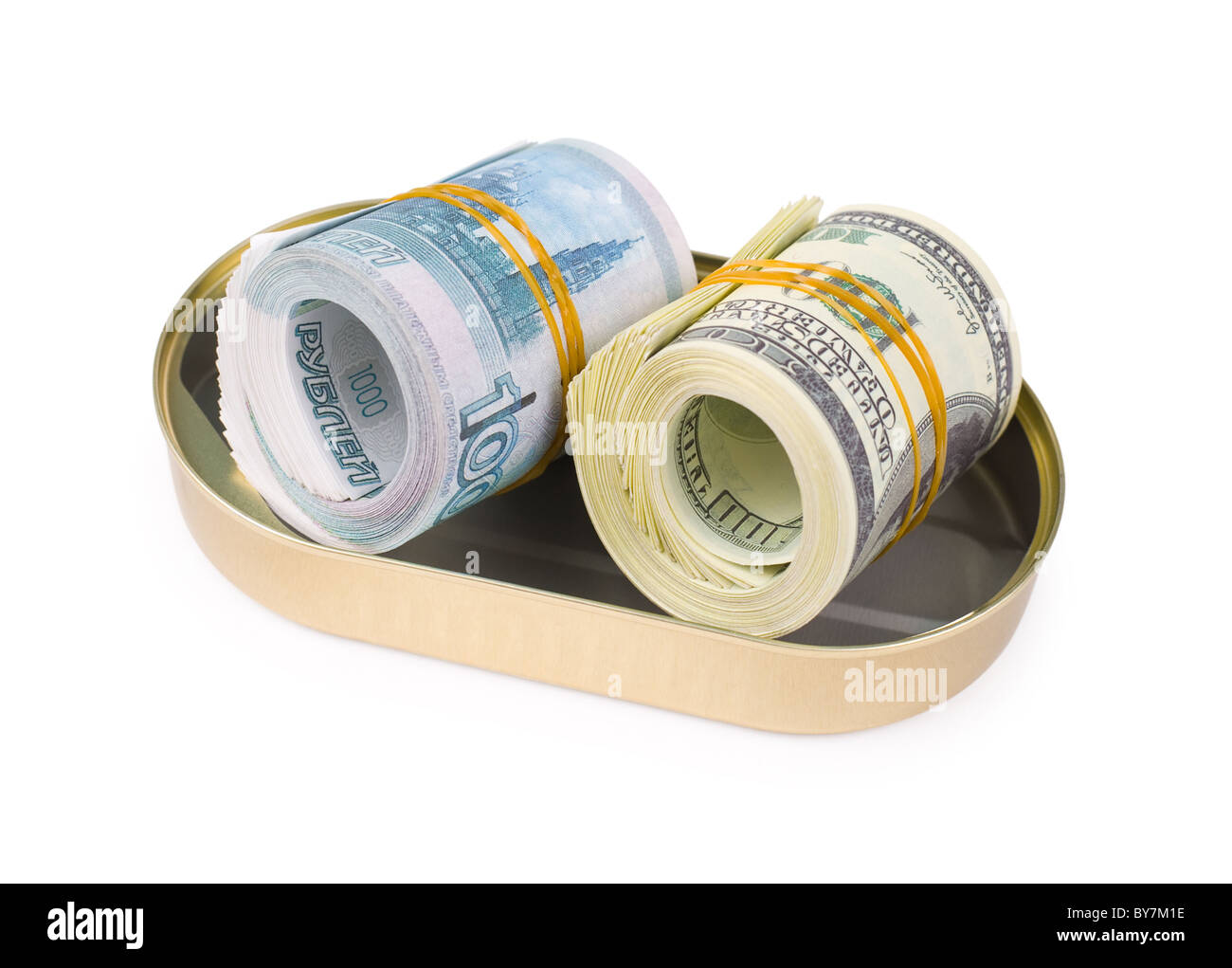 können Sie Bündel von 100 US-Dollar und 1000 Rubel-Scheine gerollt, in einem Oval, Clipping-Pfad Stockfoto