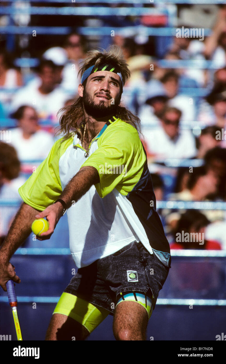 Andre Agassi (USA) bei der 1990 US Open Stockfotografie Alamy