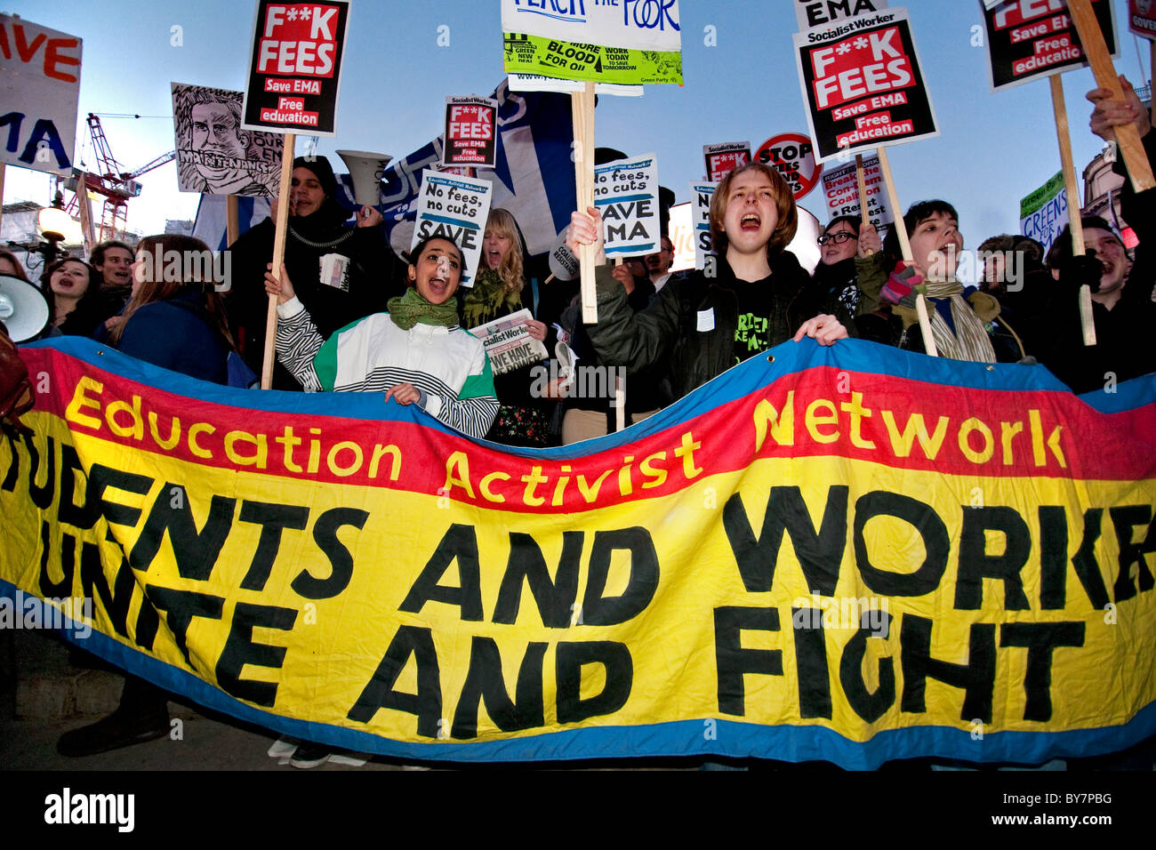 Studenten protestieren gegen Kürzungen an pädagogischen Wartung Zulage EMA Januar 2011 Stockfoto