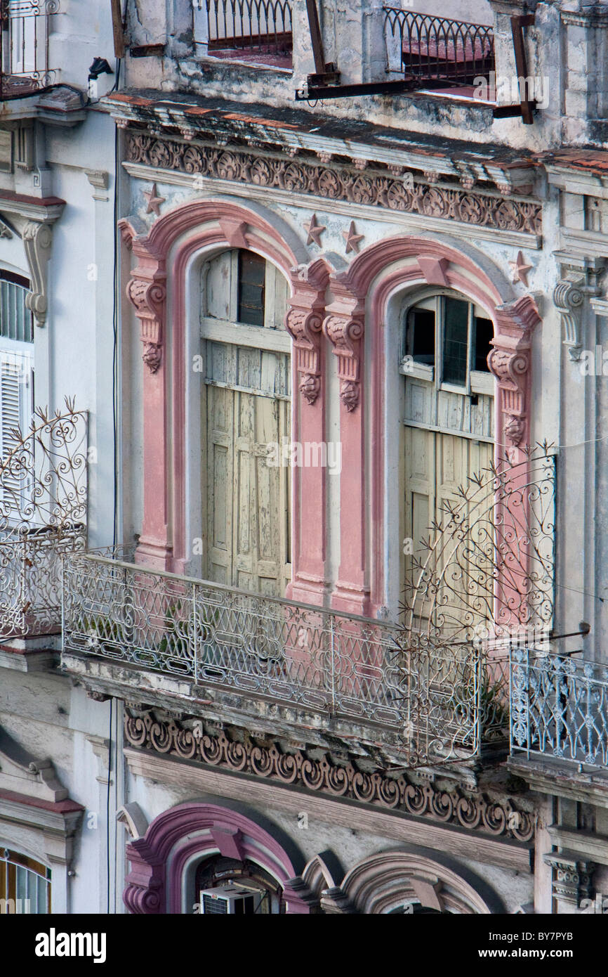 Kuba, Havanna. Gebäude-Fassade, Wohn Wohnung Centro Habana. Stockfoto