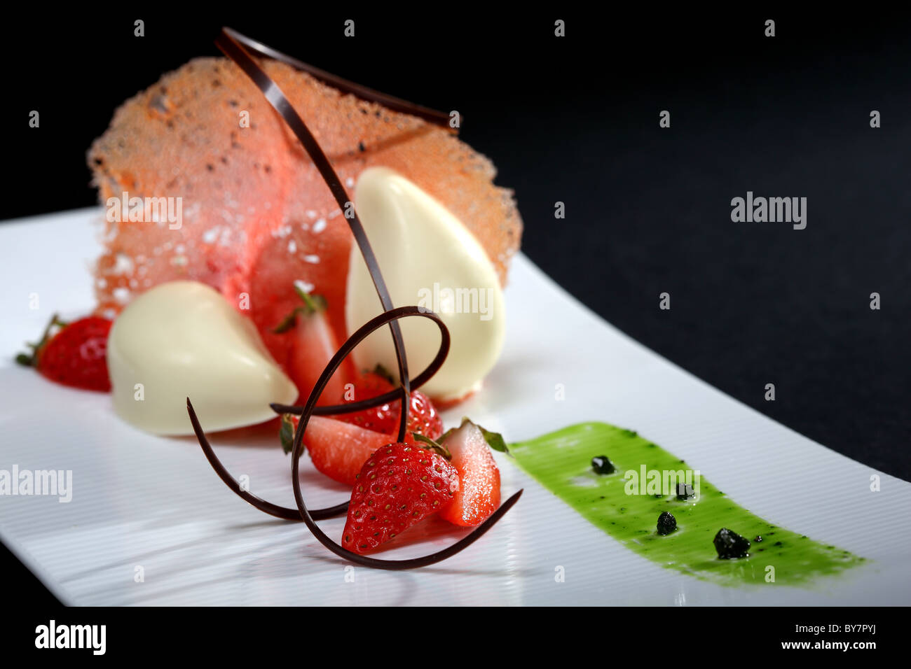 frische Erdbeer-Minze-Sauce dessert Stockfoto