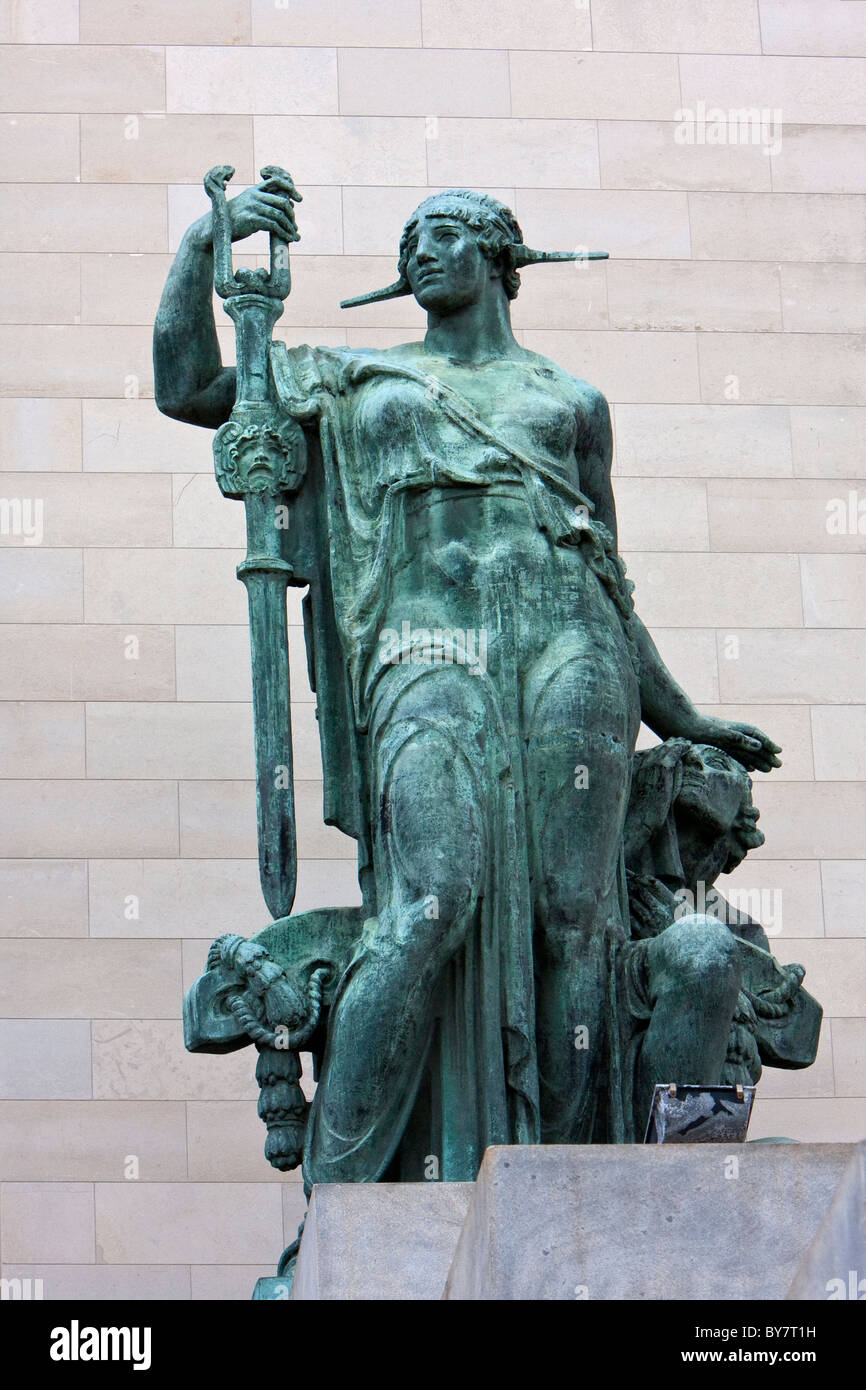 Kuba, Havanna. Skulptur vor dem Capitol Building, Werk des italienischen Bildhauers Angelo Zanelli. Stockfoto