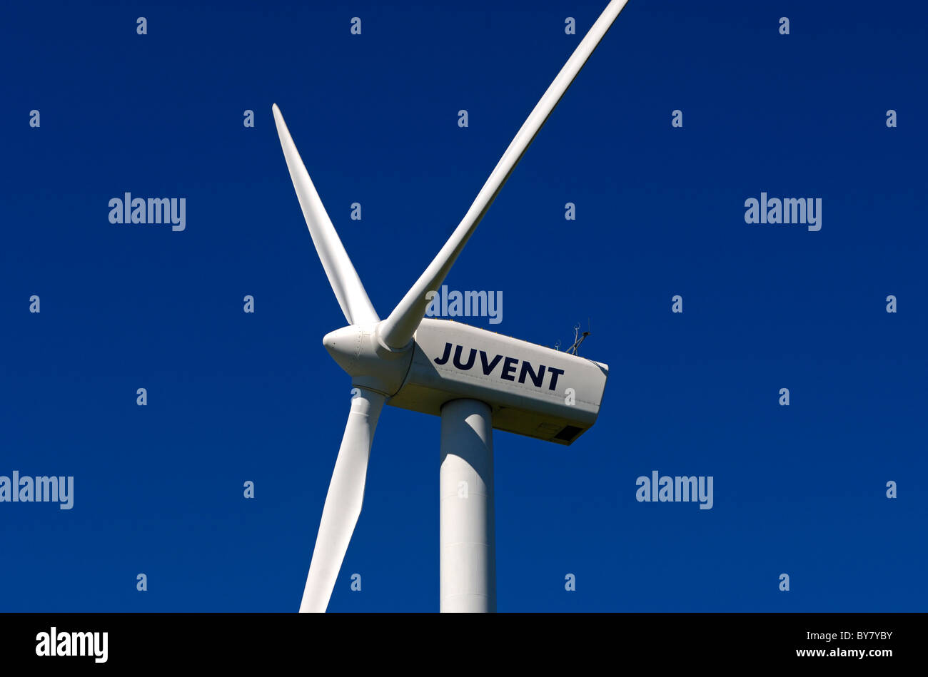 Rotorblätter einer Windkraftanlage, Juvent Windpark auf dem Mont Crosin, Kanton Jura, Schweiz Stockfoto