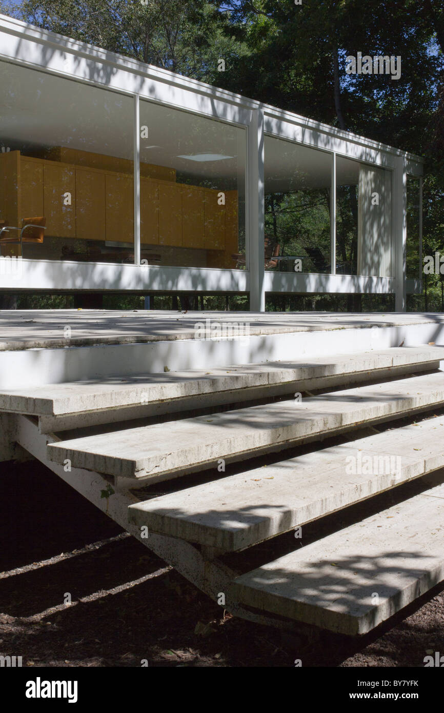 Schritte von Farnsworth House von Ludwig Mies van der Rohe, Plano, Illinois, USA Stockfoto