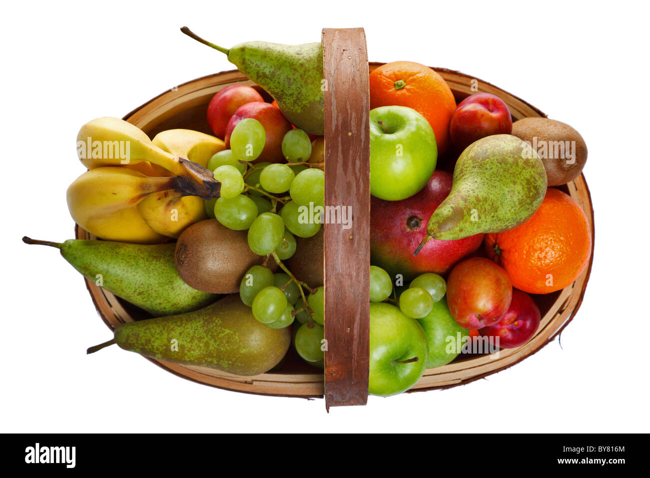Foto von einem hölzernen Trug voll mit frischem Obst, von oben geschossen und isoliert auf einem weißen Hintergrund. Stockfoto