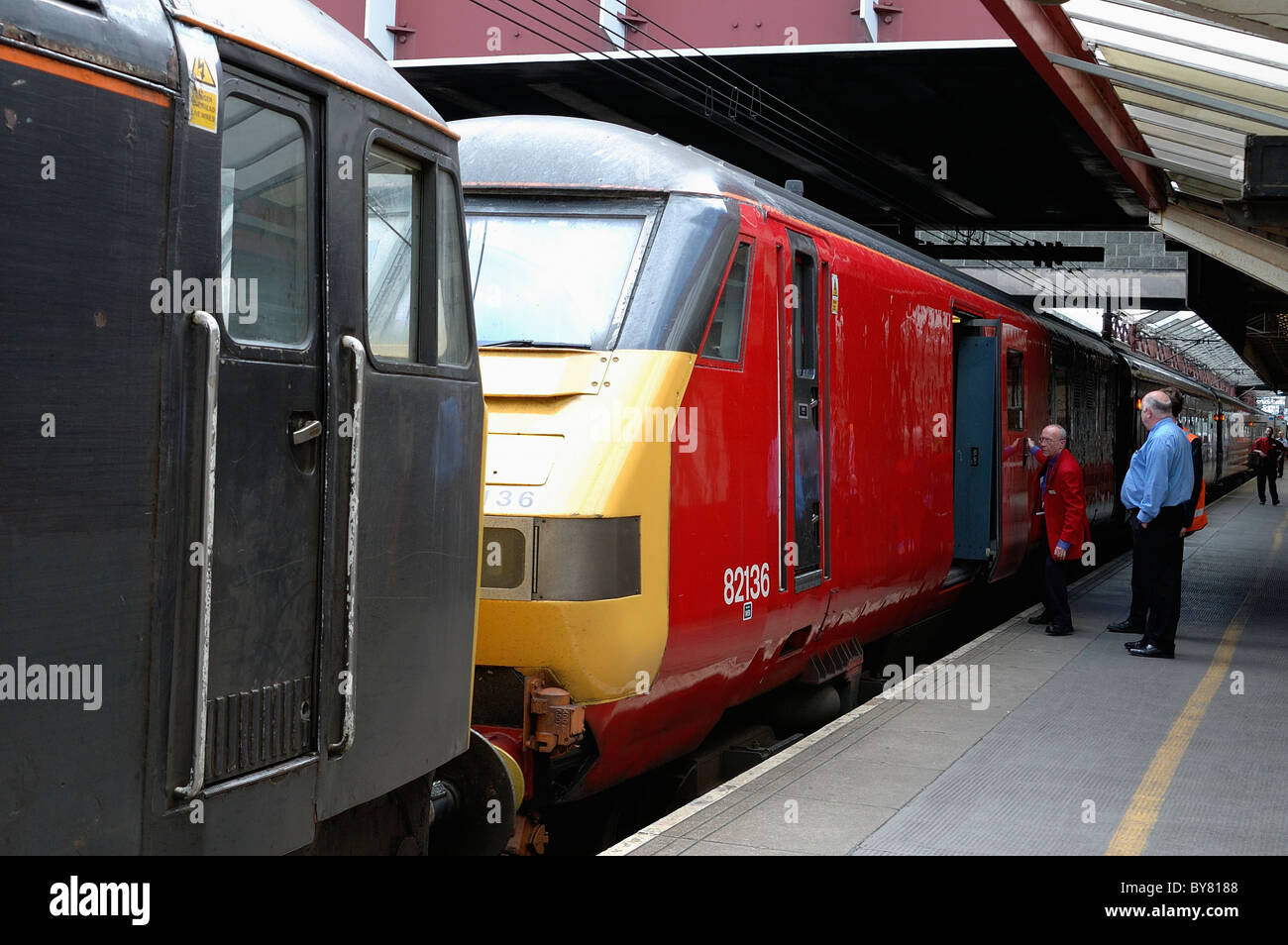 Jungfrau-Züge 82136 in Crewe station England uk Stockfoto