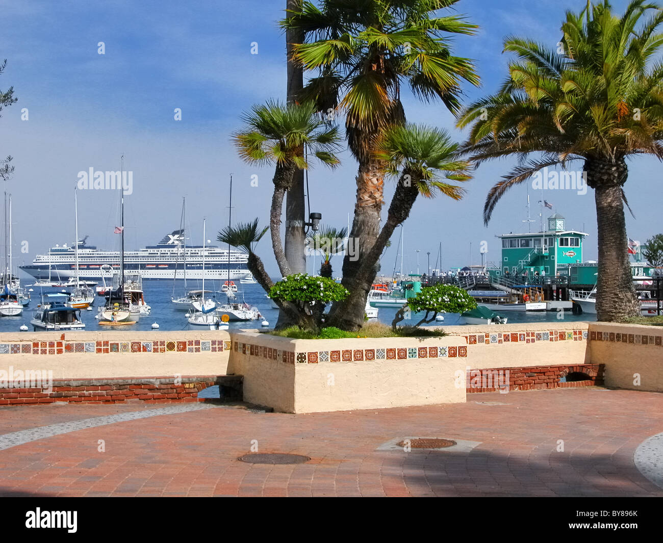 Der Hafenpromenade in der Stadt von Avalon, Santa Catalina Island, Kalifornien, USA. Stockfoto