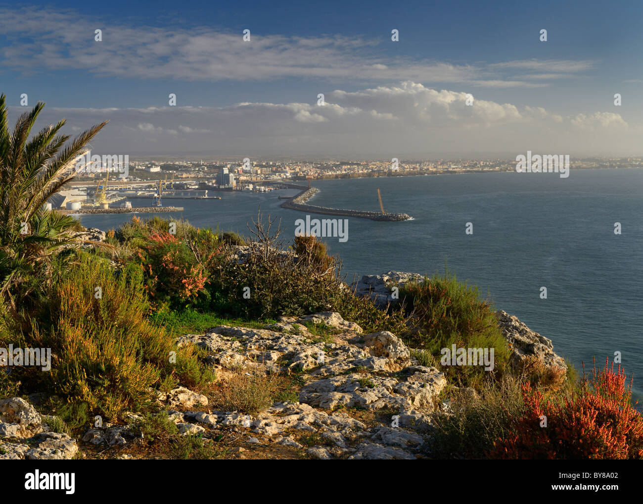 Der Hafen der Stadt und den Hafen von Safi in Marokko aus einen Blick auf den Atlantik. Stockfoto