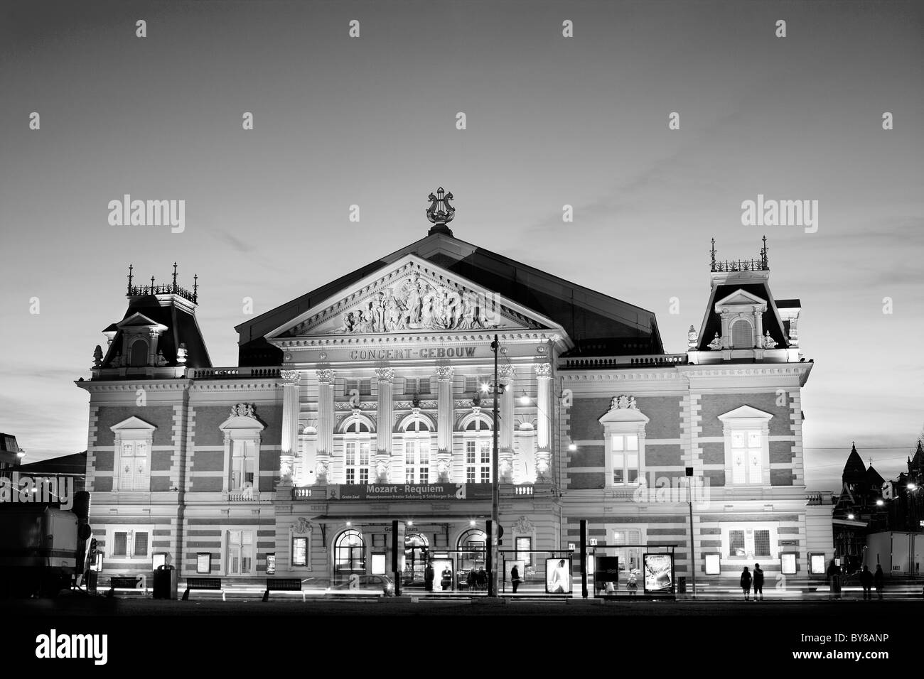 Das Concertgebouw Amsterdam, Concert Gebouw, Music Hall Gebäude in der Dämmerung Stockfoto