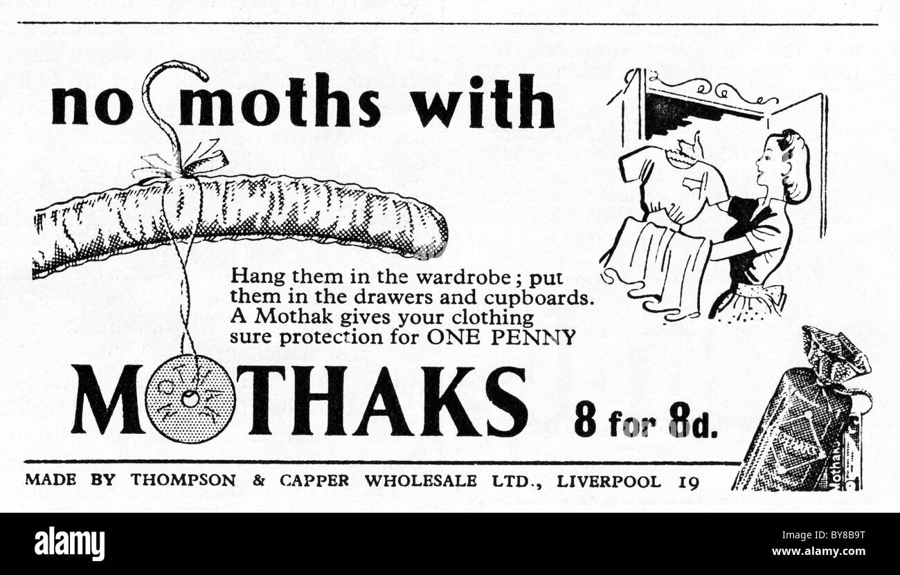 1940er Jahren Werbung für MOTHAKS Mottenschutz für Einbauschränke in Frauen Hauswirtschaft Magazin Stockfoto
