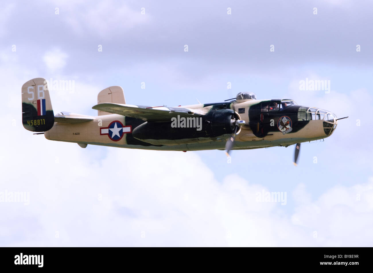 North American B-25J Mitchell bei der USAAF Tarnung Anzeige bei Duxforf Flying Legends Airshow Stockfoto