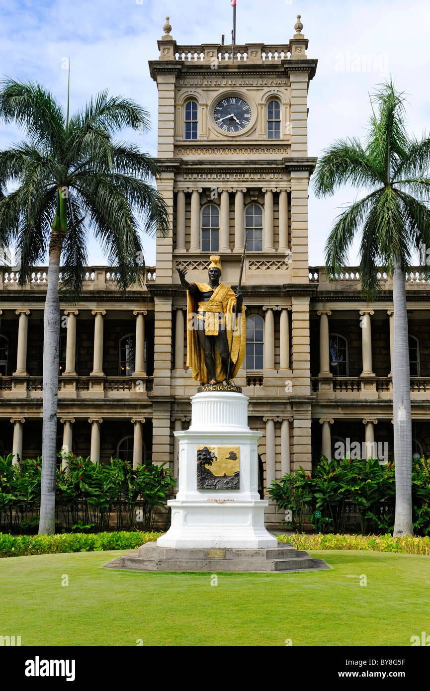 Statue von König Kamehameha und Staat gerichtliche Gebäude Aliiolani Hale Honolulu Hawaii Oahu Pazifikinsel Stockfoto