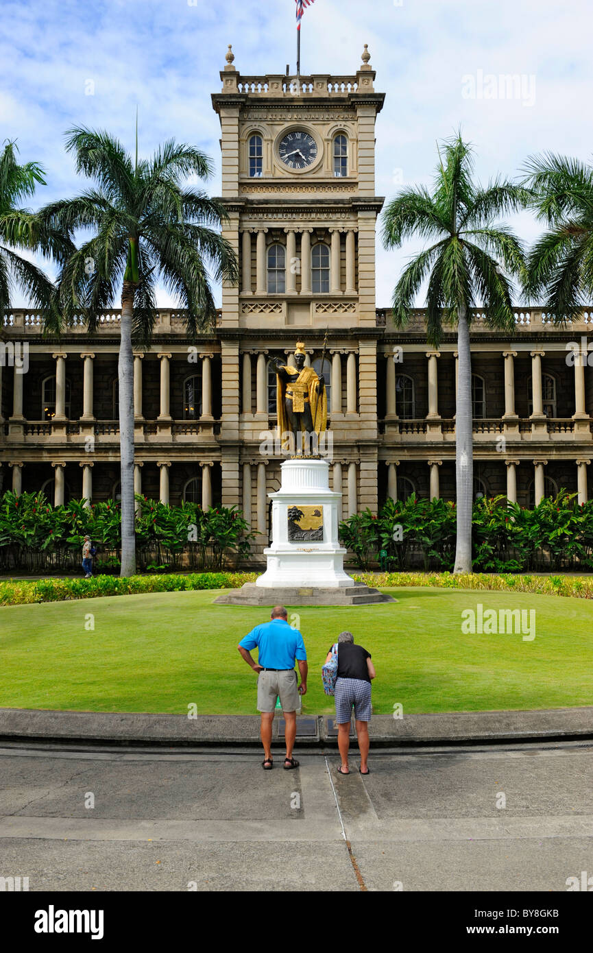 Statue von König Kamehameha und Staat gerichtliche Gebäude Aliiolani Hale Honolulu Hawaii Oahu Pazifikinsel Stockfoto